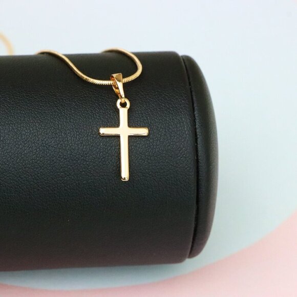 "Minimalist Rose Gold Cross Pendant in Smooth Finish, XPPT1834 - Picture 5 of 13